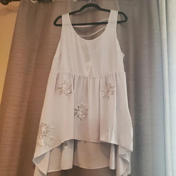 Torrid embroidered tank - Picture 4 of 4